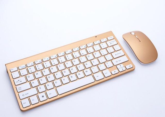 Portable wireless keyboard for apple (1)